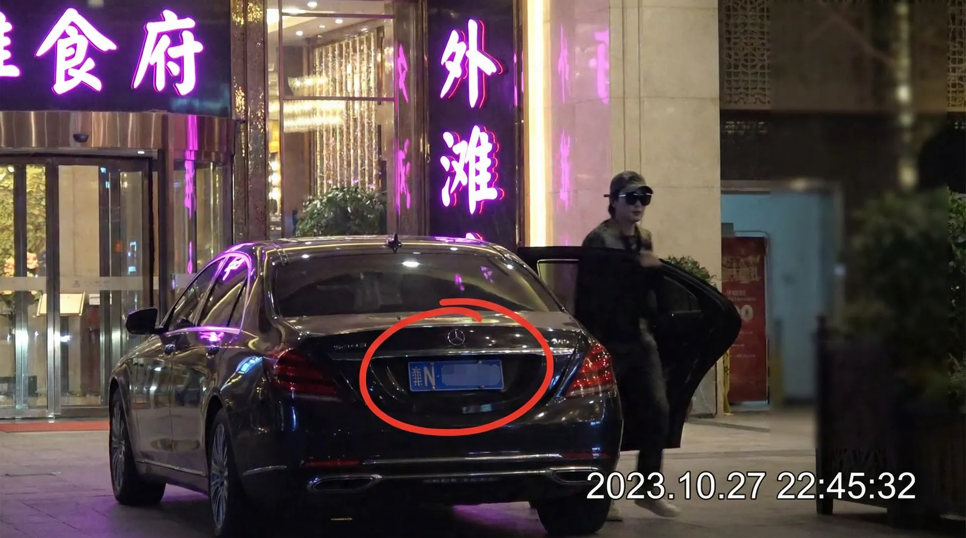 博鱼体育官网 - 豪车餐厅外偷拍